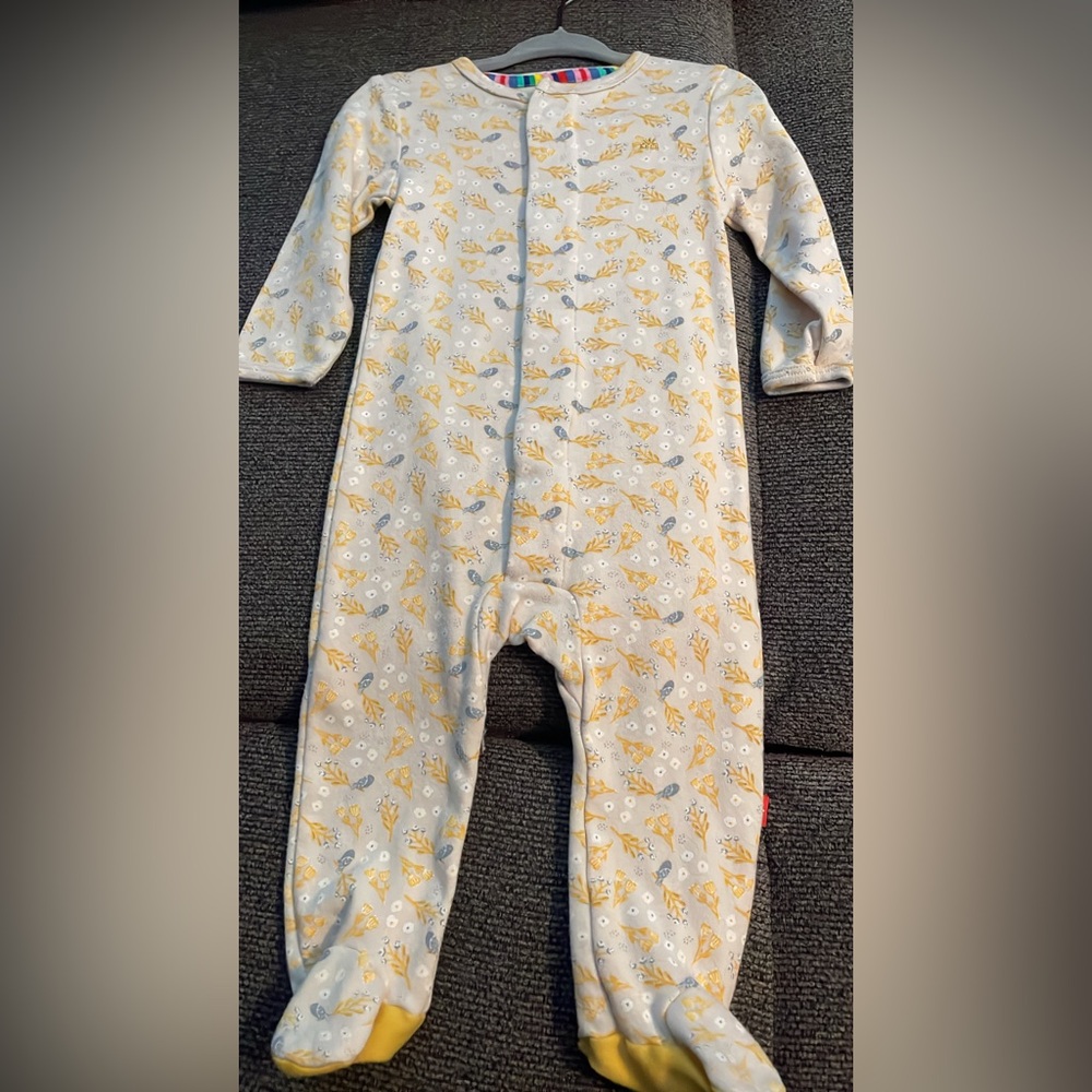 NWOT Magnetic Me Footie